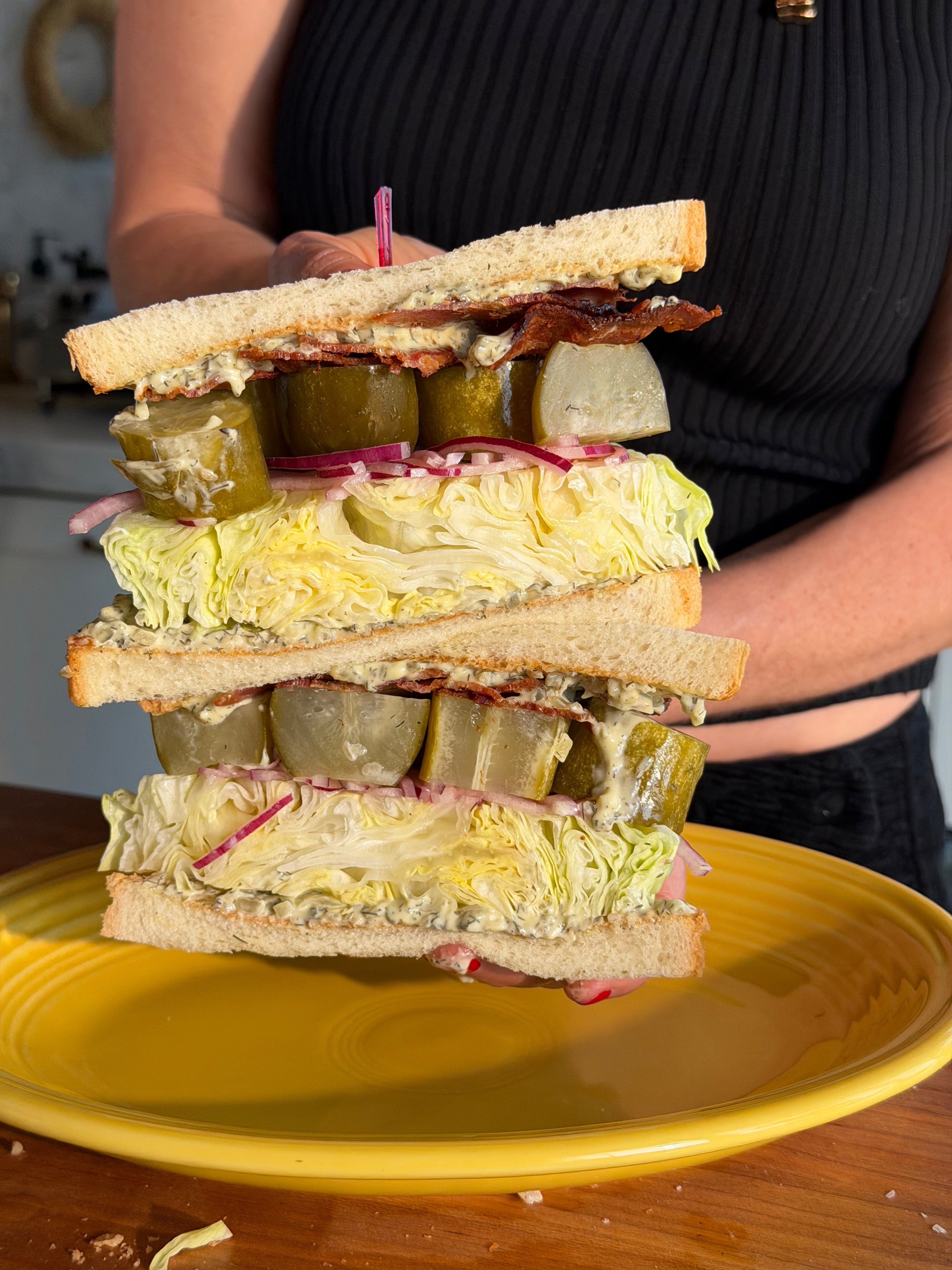 B.L.P. (BACON, LETTUCE, PICKLE)